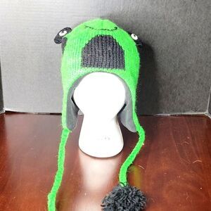 KNITTED FROG Snow Cap for Child 11 inches Wide‎